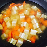 土豆胡萝卜玉米养生汤的做法图解9