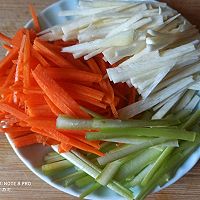 小炒三丝（茭白，芦笋，胡萝卜）的做法图解4