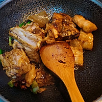 猪肉炖萝卜的做法图解3