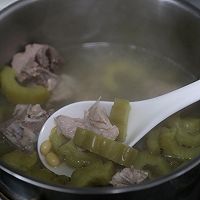 苦瓜黄豆猪骨汤的做法图解8