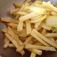炸土豆条炒蒜苔的做法图解4