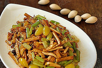 白果芹菜炒香干
