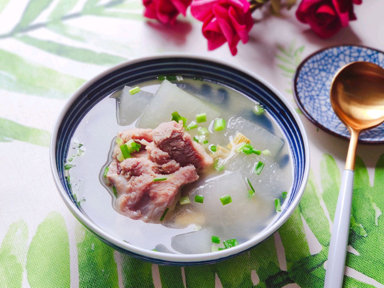 夏季清热解暑佳品~笋干冬瓜排骨汤的做法