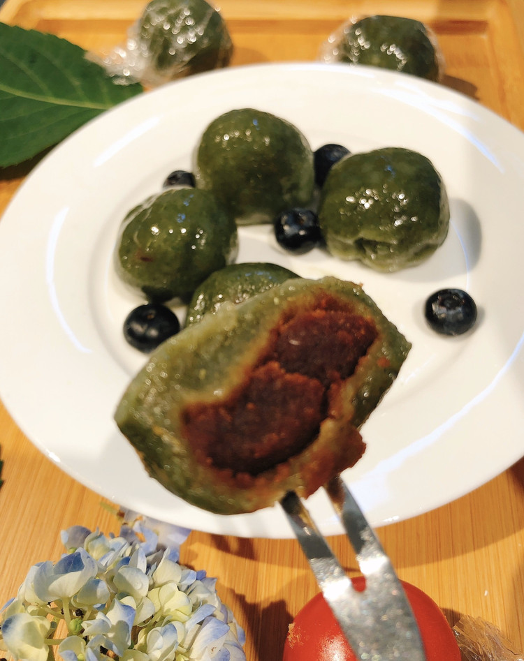 豆沙艾草青团的做法
