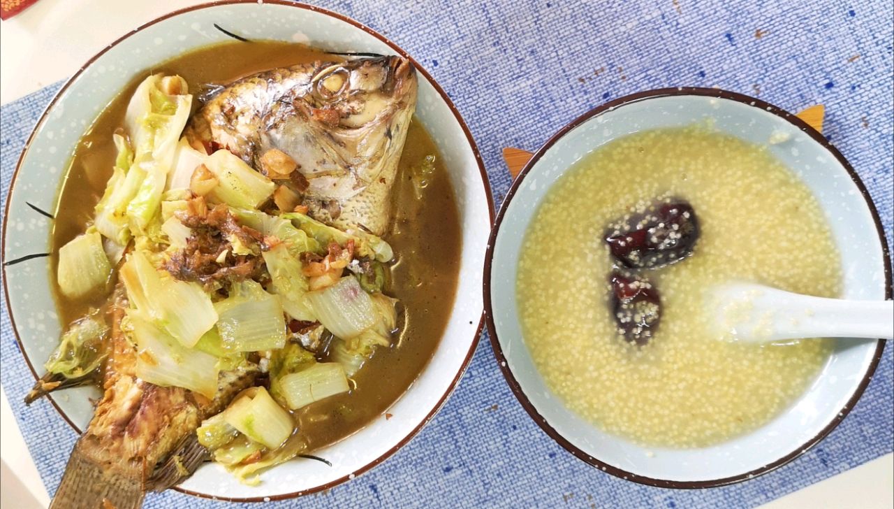 Red date millet porridge with stewed cabbage with tilapia