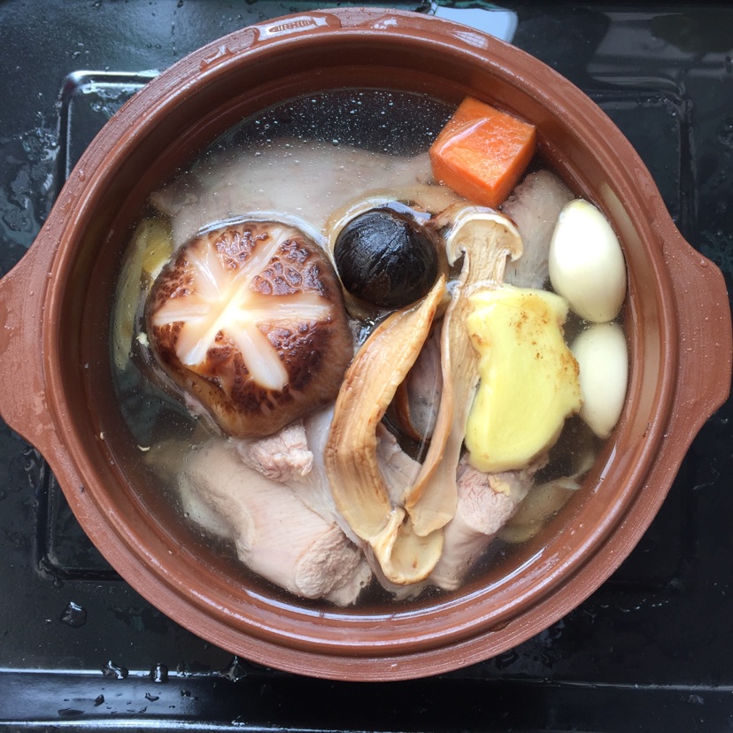 黑蒜松茸炖水鸭的做法图解7