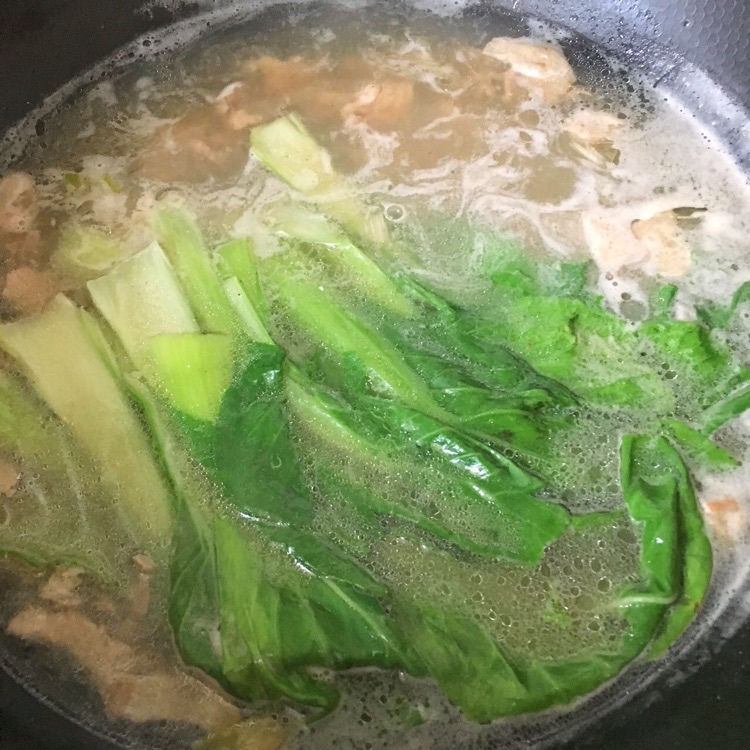 宝宝早餐 牛腩汤粉的做法图解1