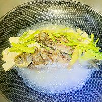 谁吃谁好的鲫鱼豆腐汤的做法图解5