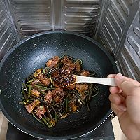 #夏日吃货嘉年华#超下饭的蕨菜炒腊鸭腿的做法图解11
