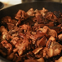 冬菇焖鸡----粤式经典，美味养生两不误的做法图解5