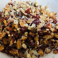 不用泡打粉也能做出暄软蓬松的红枣核桃糕的做法图解3