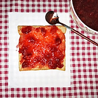 #换着花样吃早餐#草莓果酱吐司的做法图解3