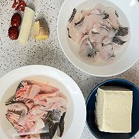 【超鲜嫩】豆腐黑鱼片汤的做法图解1