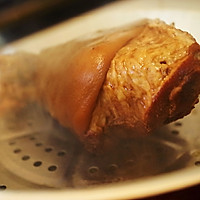 终极宴请菜~~~脆皮烟熏烤肘子的做法图解6
