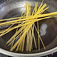 #安佳佳倍容易圣诞季#圣诞花环意面的做法图解1