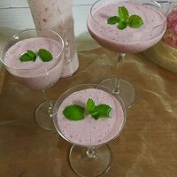 #爽口凉菜，开胃一夏！#黑醋栗草莓奶昔的做法图解15