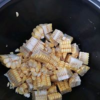 玉米排骨汤的做法图解3