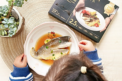 2岁娃也能自主进食的黄花鱼