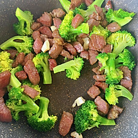 西兰花牛肉粒的做法图解2