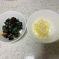 红苋菜皮蛋汤的做法图解2
