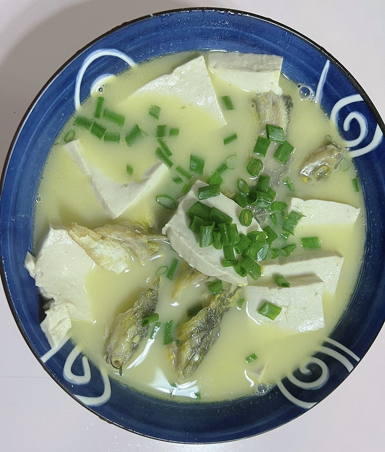 味道鲜美的昂刺鱼豆腐汤（黄颡鱼）的做法