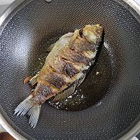 红烧鲫鱼的做法图解1