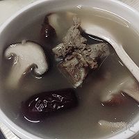 香菇尾骨汤的做法图解3