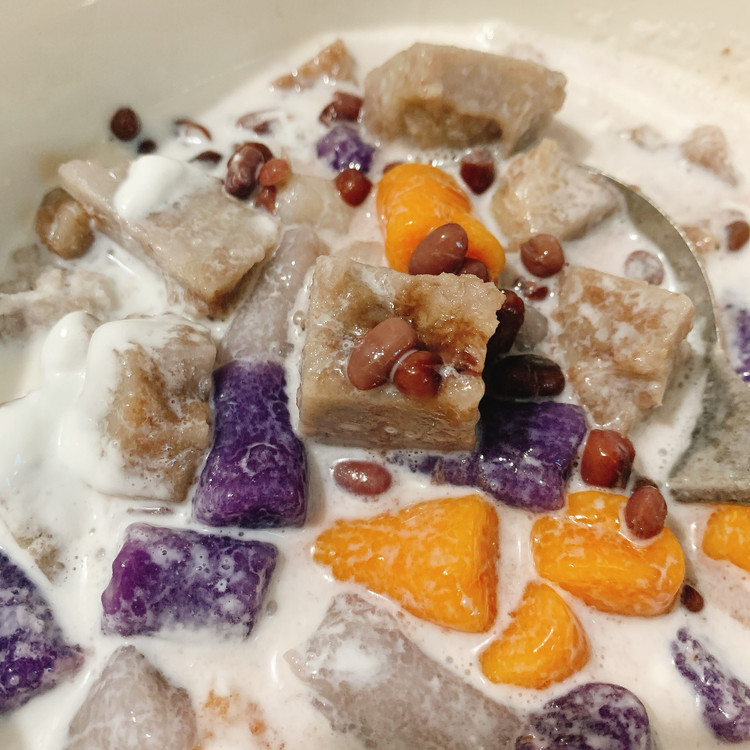 夏日甜点三色芋圆红豆椰奶的做法
