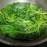 菠菜猪血汤的做法图解1