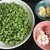 下饭利器—肉末四季豆的做法图解1