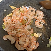 虾仁炒蒜薹的做法图解4