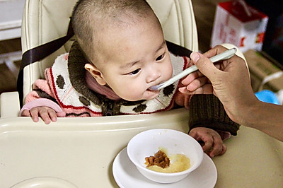 宝宝辅食：苹果红枣泥