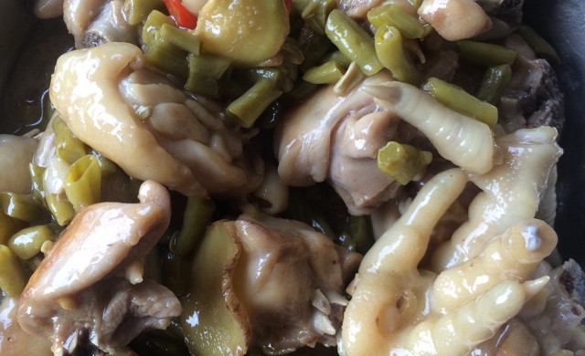 酸豆角炒鸡肉