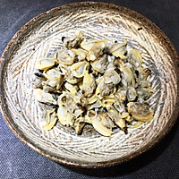 鲜掉眉毛蛤蜊汤的做法图解1