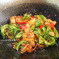 #我为奥运出食力# 青椒回锅肉这样做，肥而不腻，咸香味美的做法图解11