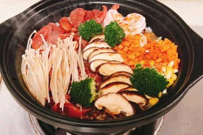 腊肠虾仁煲仔饭