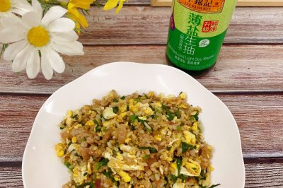 洋葱肉末蛋炒饭