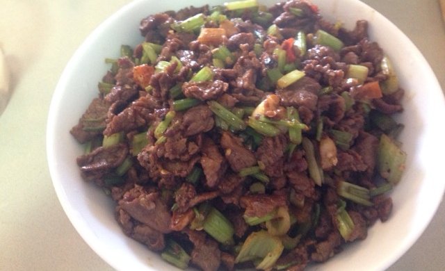 芹菜炒牛肉