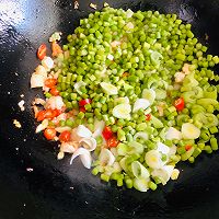 鲜虾蒜苔丁酿粗粮的做法图解5