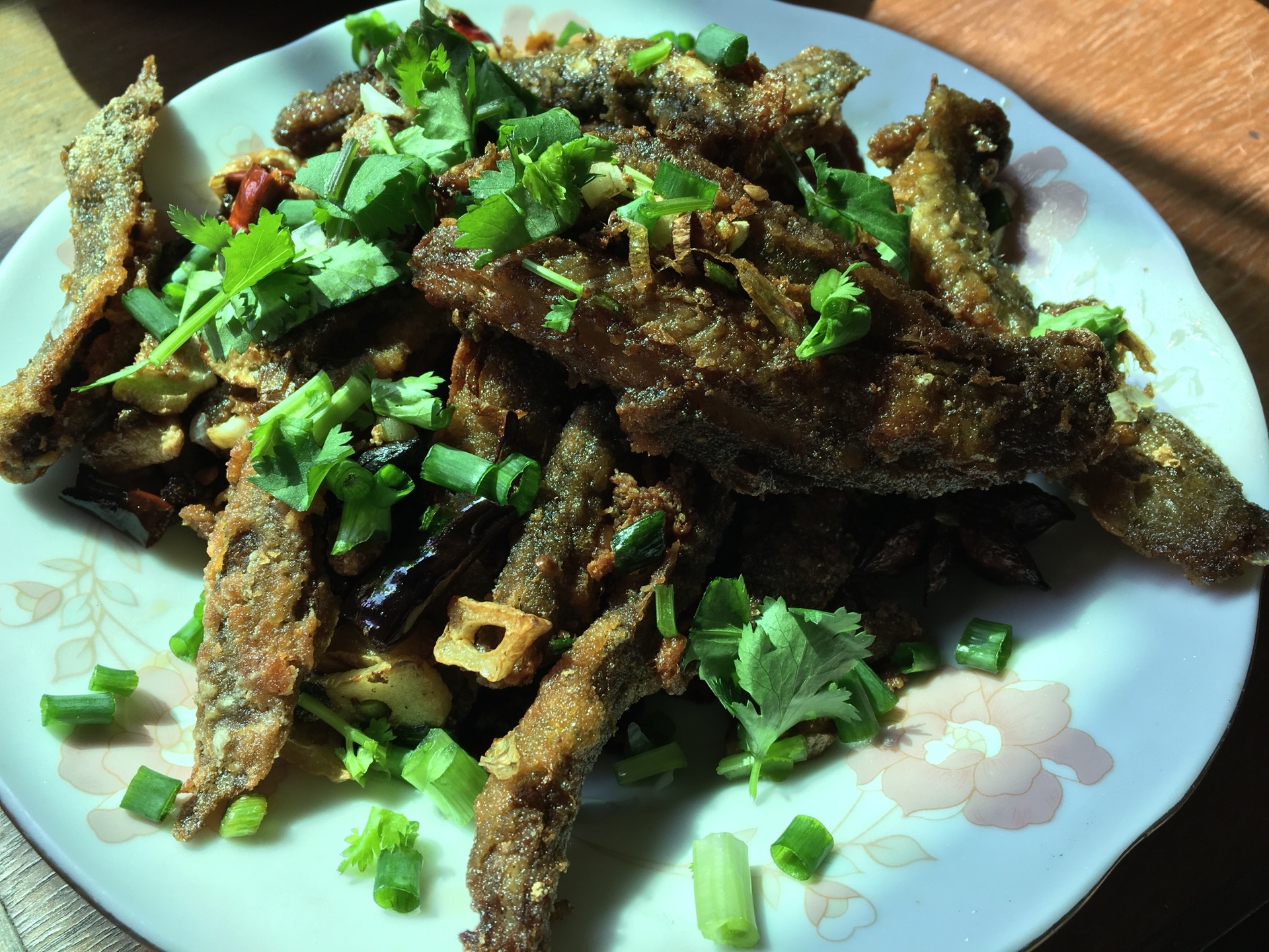 泥鳅这种做法确实好吃，干香酥脆，越嚼越香，吃再多也不觉得腻_哔哩哔哩_bilibili