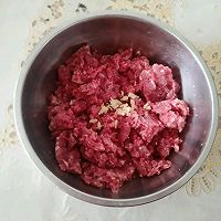 牛肉蒸饺的做法图解1