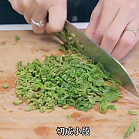 香椿虾仁煎蛋饼的做法图解3