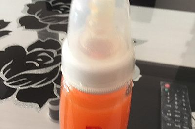 宝宝的健康果汁—胡萝卜苹果汁