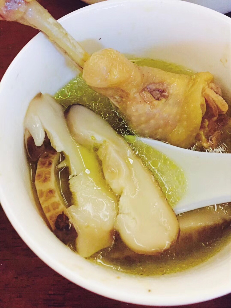 花菇煲鸡汤的做法