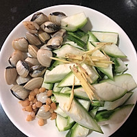 #做道懒人菜，轻松享假期#双贝丝瓜汤的做法图解1