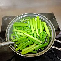 #葱伴侣豆瓣酱能蘸善炒#辣酱蒜苔的做法图解5