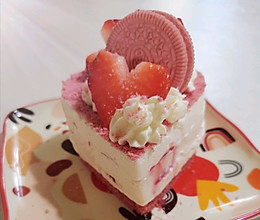 樱花奥利奥草莓森林果茸芝士慕斯蛋糕的做法