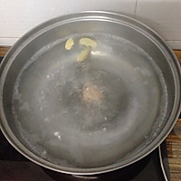 枸杞咸蛋肉片汤的做法图解3