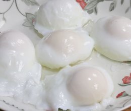 荷包蛋不要直接煮了，多加这一步，出锅个个又圆又嫩，营养又解馋的做法
