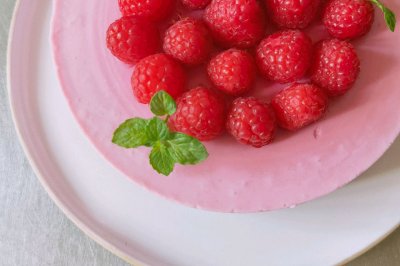 树莓火龙果慕斯蛋糕